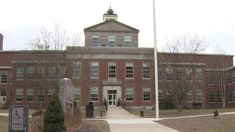 Wellesley Educators Association votes no confidence in superintendent, School Committee